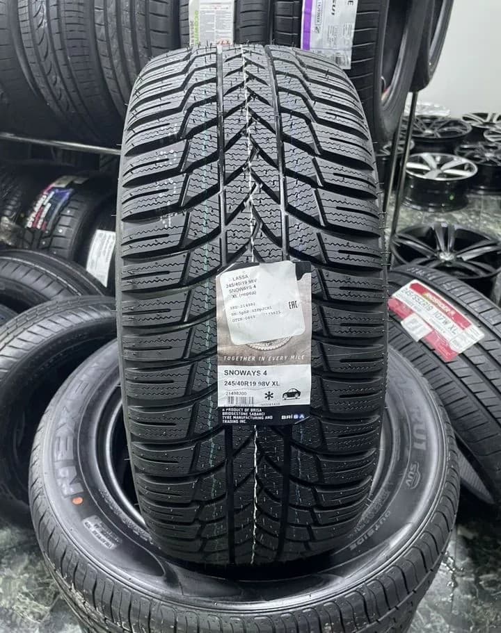 Lassa Snoways 4 245/40 R19 98V XL