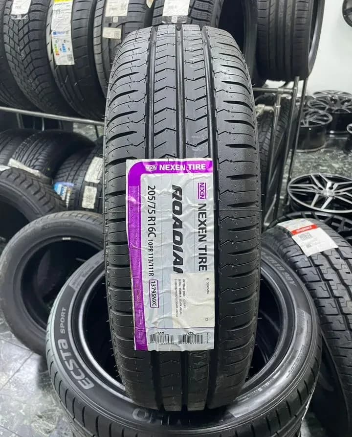Nexen Roadian CT8 205/75 R16C 113R