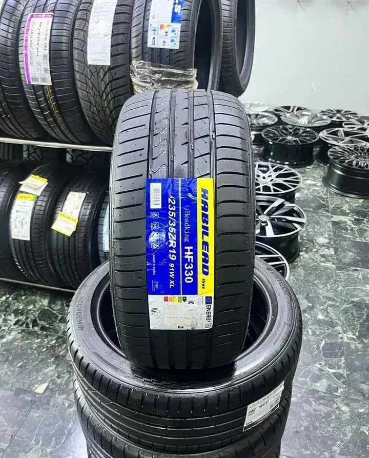 Habilead HF330 235/35 R19 91W XL