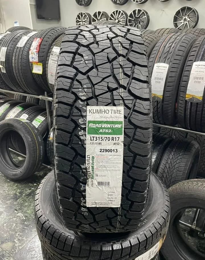 Kumho Road Venture AT52 315/70 R17 121S